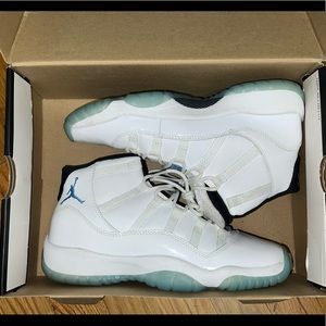 *Reserved for @bonnietienken* PERFECT CONDITION! Legend Blue Jordan 11 size 6.5